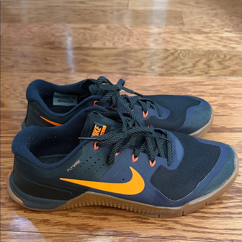 Metcon Nike Black and Orange Training Sneakers